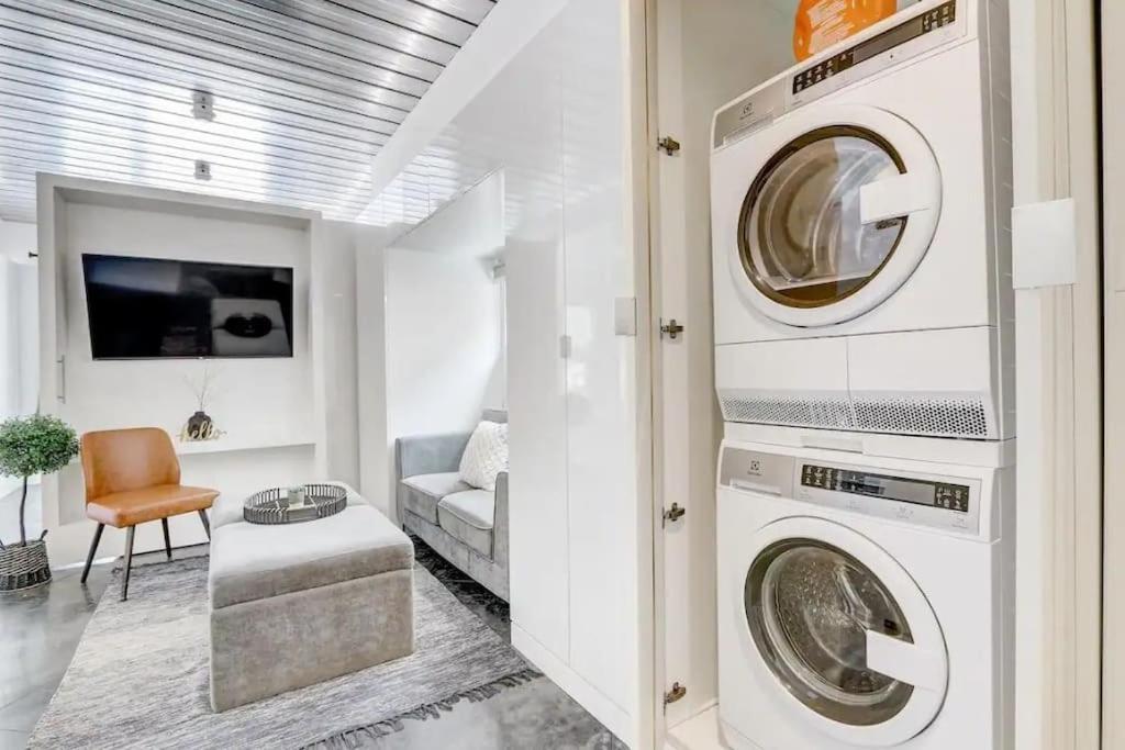 Kcm Mikros Smart Apartments 2 Кливленд Экстерьер фото